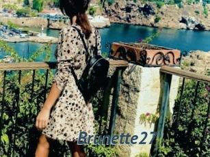 Brunette27